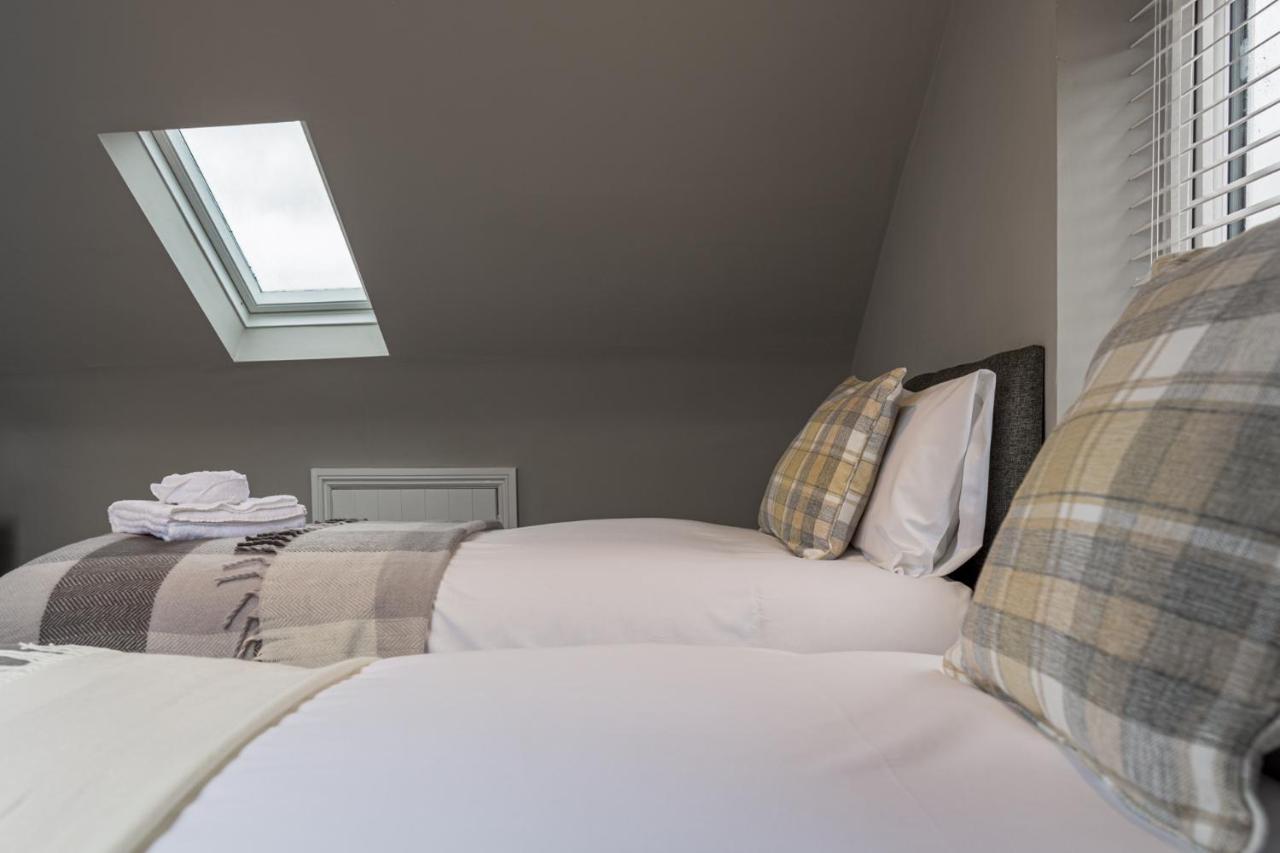 Comfortable 5-bedroom House In Apartamento Cheltenham