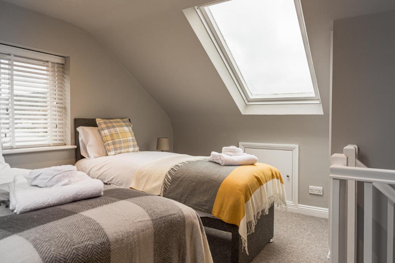 Comfortable 5-bedroom House In Apartment Cheltenham