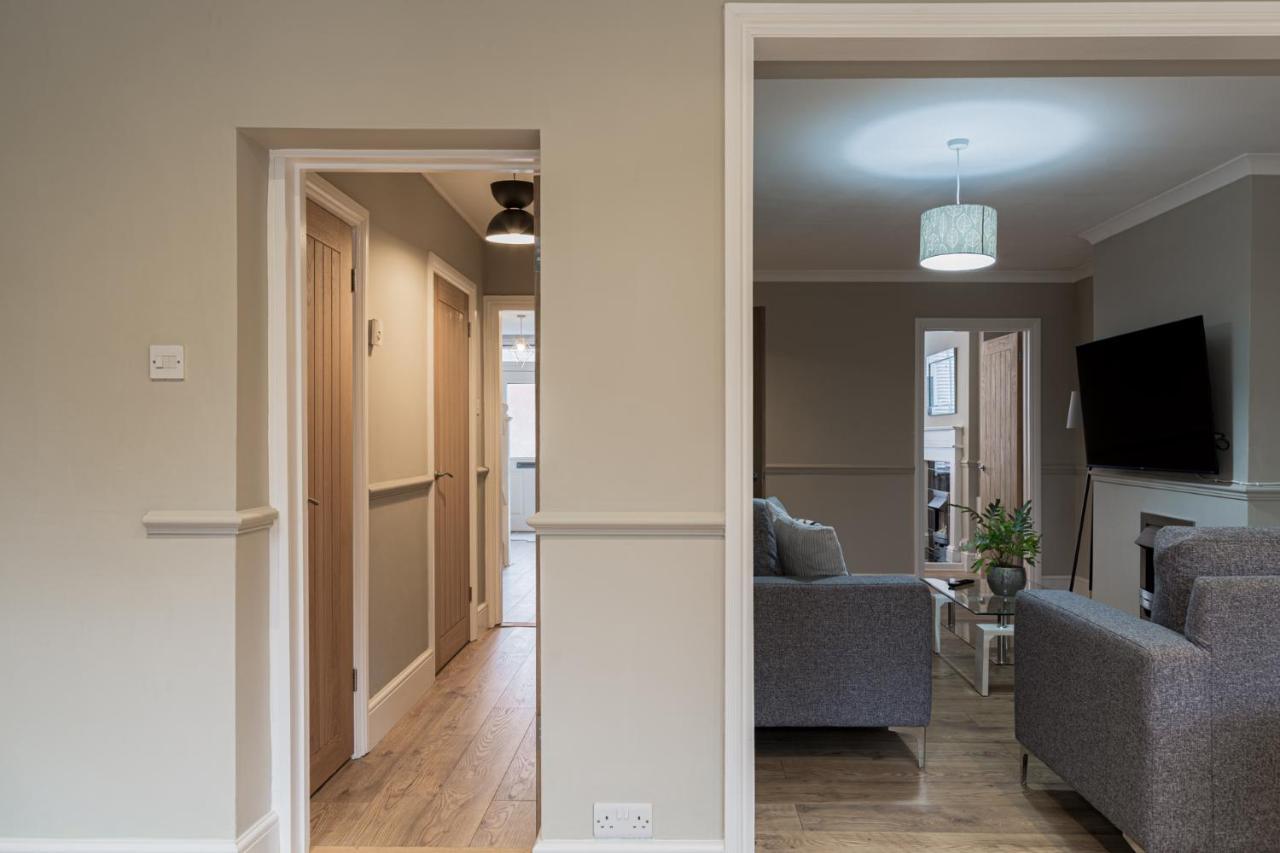 Comfortable 5-bedroom House In Cheltenham