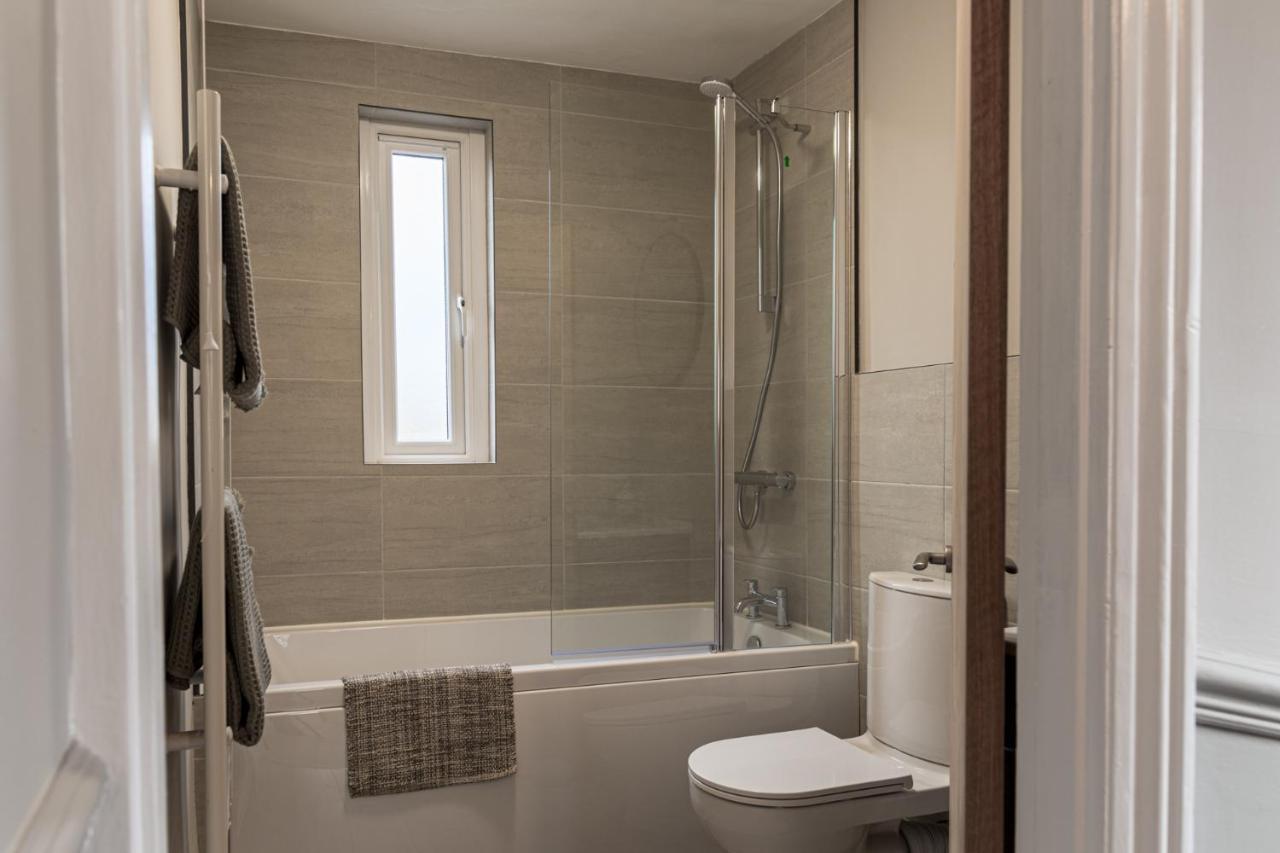 Apartment Comfortable 5-bedroom House In Cheltenham