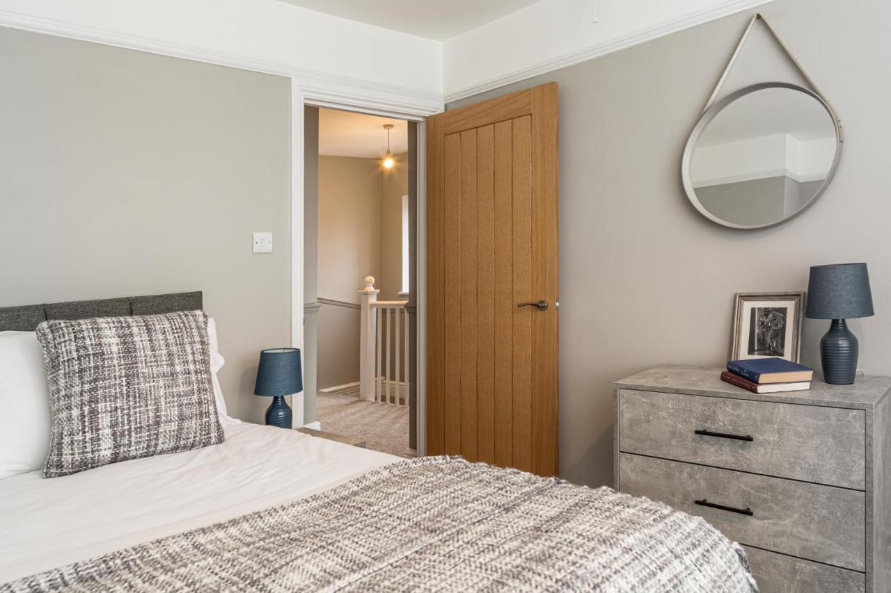 Apartment Comfortable 5-bedroom House In Cheltenham