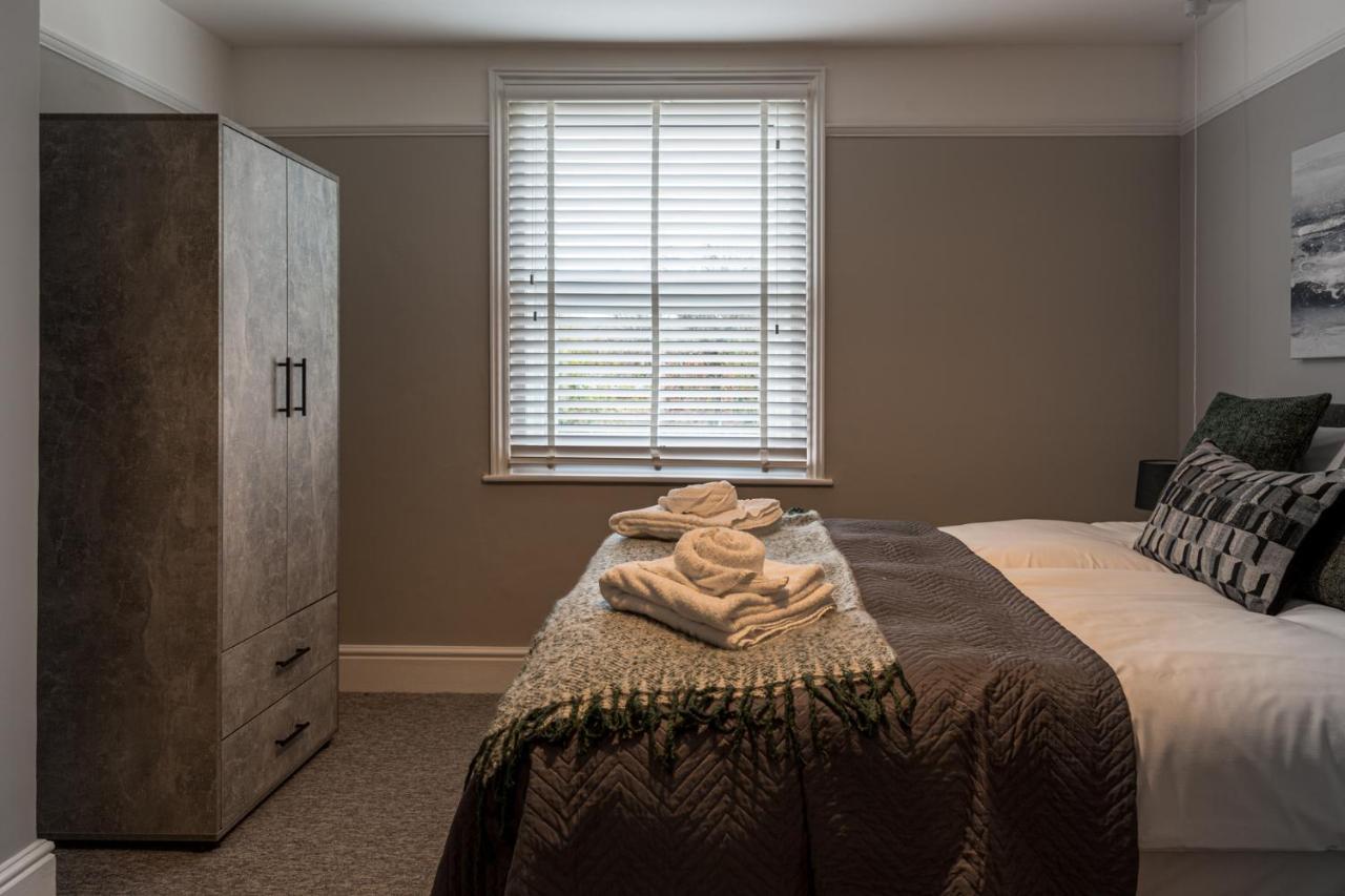 Comfortable 5-bedroom House In Apartment *
