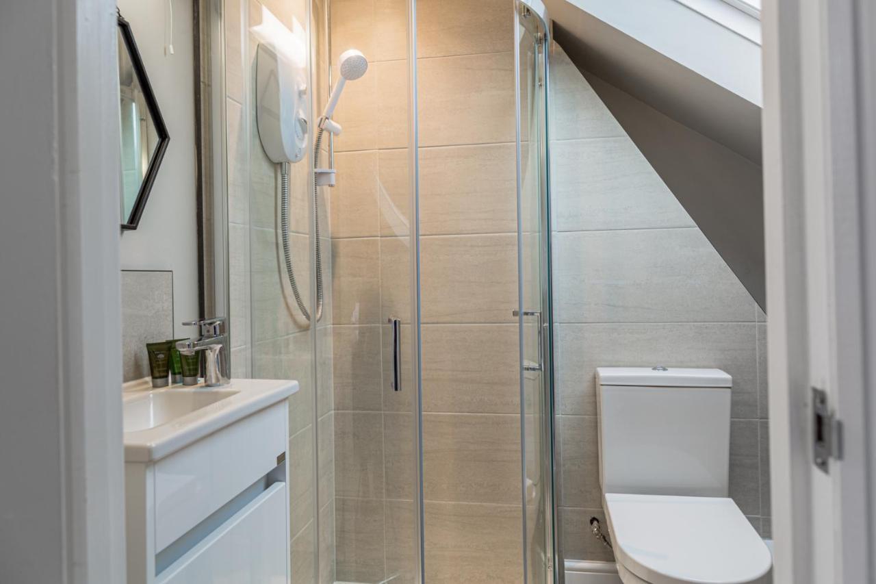 Comfortable 5-bedroom House In * Cheltenham