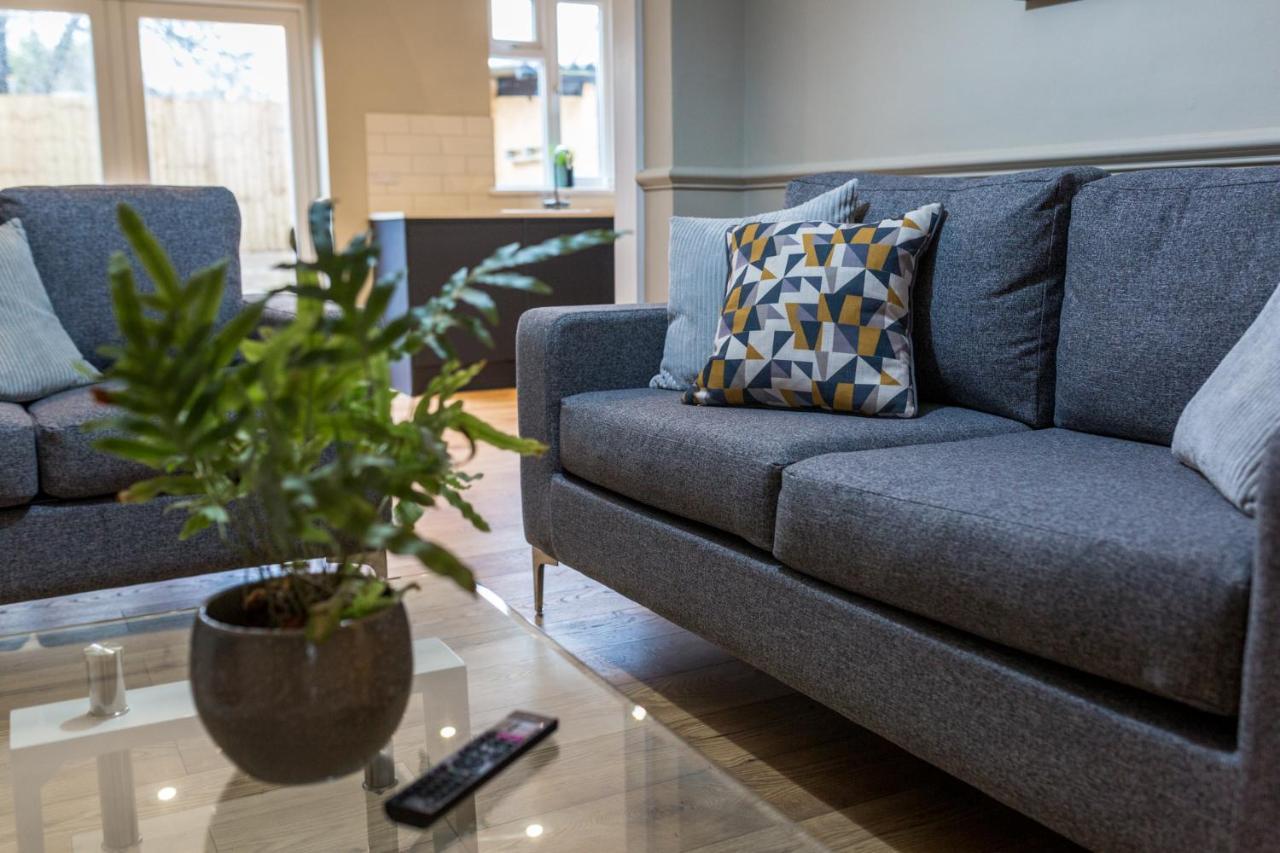 Comfortable 5-bedroom House In Apartment