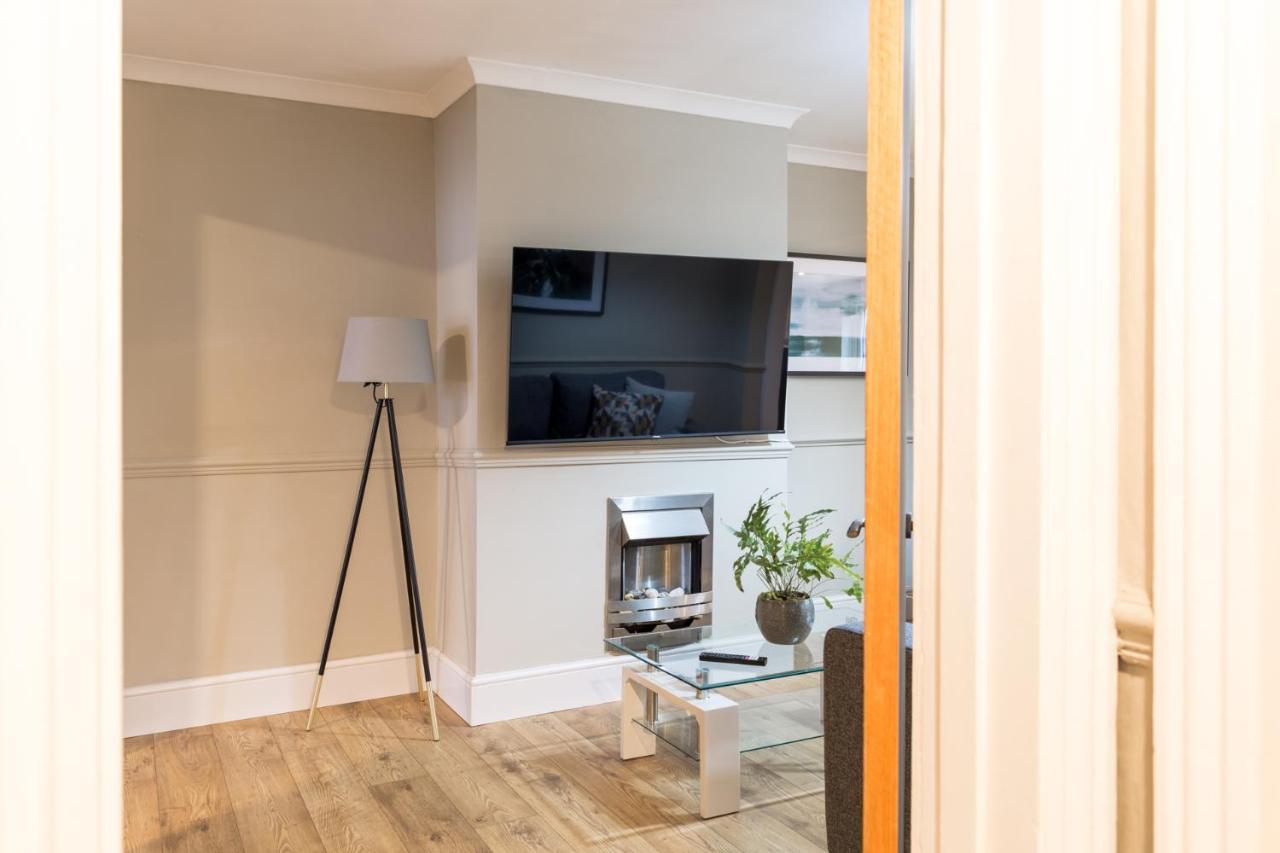 Comfortable 5-bedroom House In Apartment *