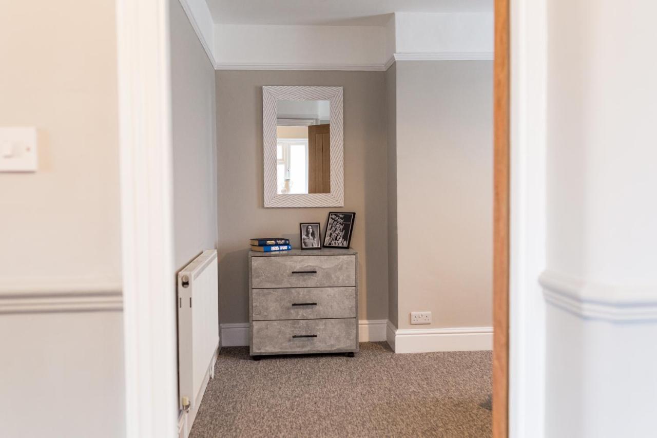 Apartment Comfortable 5-bedroom House In Cheltenham