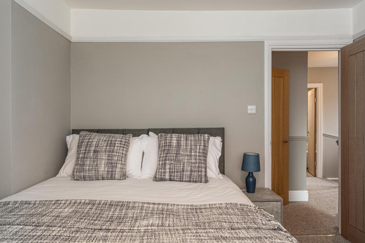 Apartment Comfortable 5-bedroom House In Cheltenham